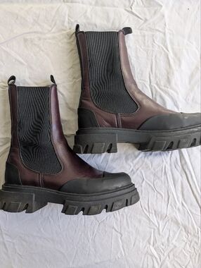 Ganni Cleared Mid Chelsea Boots Burgundy